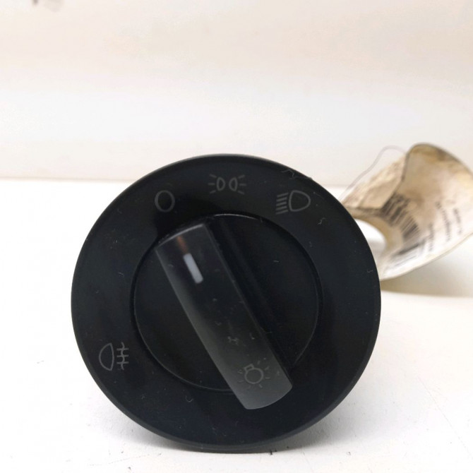 Interrupteur commande de phares occasion  Volkswagen vw POLO (9N_, 9A_) 1.4 tdi (2001-2005) 3 portes   6Q0953513G9B9  1