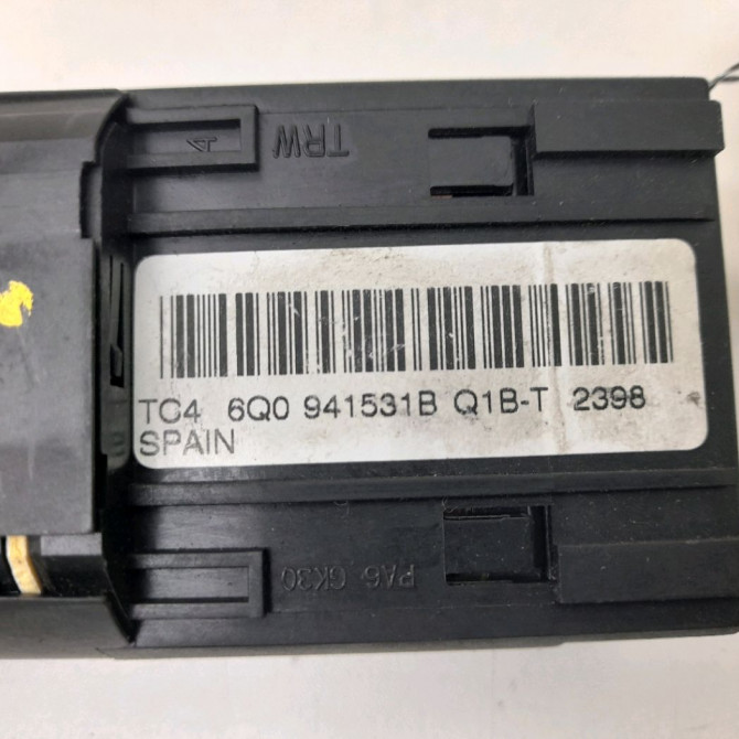 Interrupteur commande de phares occasion  Volkswagen vw POLO (9N_, 9A_) 1.4 tdi (2001-2005) 3 portes   6Q0953513G9B9  2