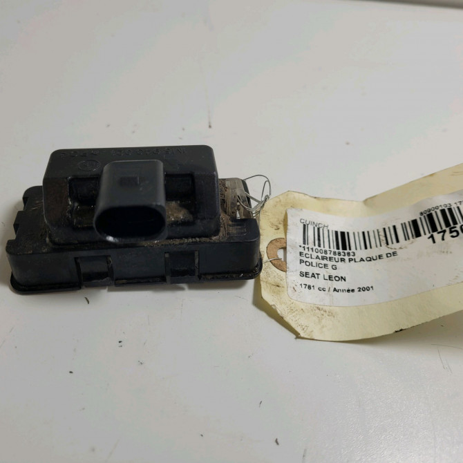 Eclaireur plaque de police g occasion  Seat LEON (1M1) 1.8 20v t (1999-2006)   5P0943021  2
