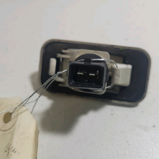 Eclaireur plaque de police g occasion  Toyota COROLLA (_E12_) 1.4 d (nde120_) (2004-2007) 5 portes   8127002071  2