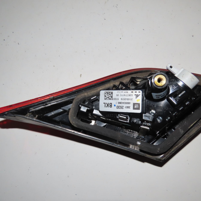 Feu arrière intérieur droit occasion  Opel CORSA E (X15) 1.4 (08, 68) (2014)   39012630  3