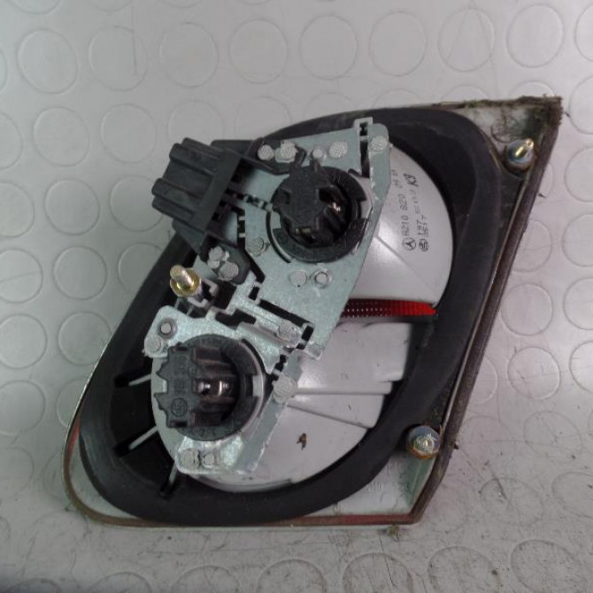 Feu arrière interieur gauche occasion  MERCEDES CLASSE E II Phase 1 06-1995->09-1999   A2108200964  2