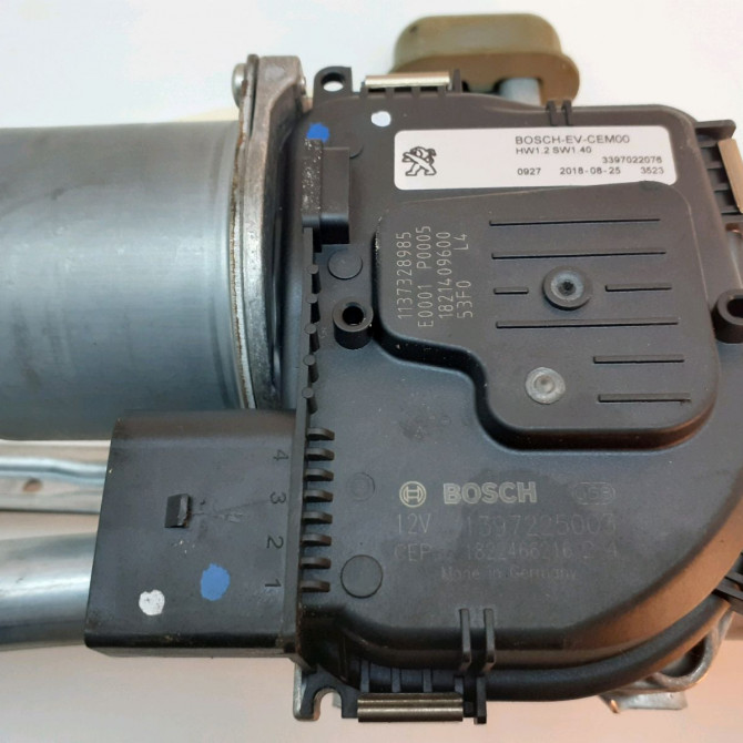 Moteur essuie-glace avant occasion  Peugeot 5008 II (MC_, MJ_, MR_, M4_) 1.2 (mrhnyh, mrhnyw, mrhnsj, mrhnsu, mrhnsm) (2016)   9810989580  3