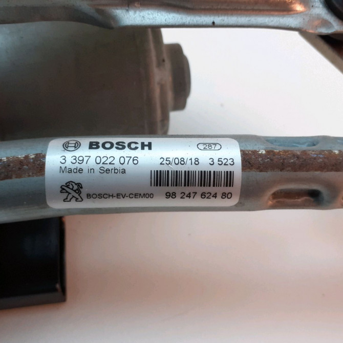 Moteur essuie-glace avant occasion  Peugeot 5008 II (MC_, MJ_, MR_, M4_) 1.2 (mrhnyh, mrhnyw, mrhnsj, mrhnsu, mrhnsm) (2016)   9810989580  5