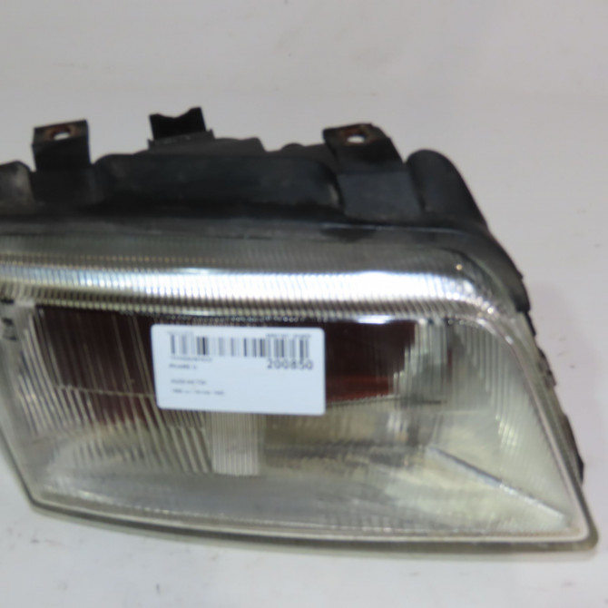 Phare droit occasion  Audi A4 B5 (8D2) 1.9 tdi (1995-2000) 4 portes   8D0941004A  1