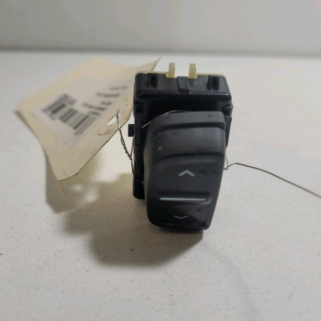 Commande lève-glace porte avant gauche occasion  Dacia SANDERO II 1.5 dci 75 / blue dci 75 (b8jw, b8m4, b8ah, b8m7, b8m6) (2012)   254214937R 