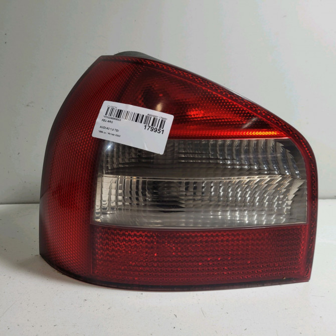 Feu arrière gauche occasion  Audi A3 (8L1) 1.9 tdi (1996-2001)   8L0945095B  1