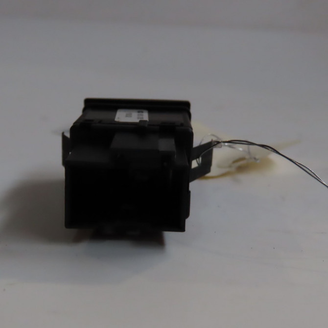 Bouton de warning occasion  Volkswagen vw POLO (9N_, 9A_) 1.2 12v (2001-2007) 5 portes   6Q0953235  3