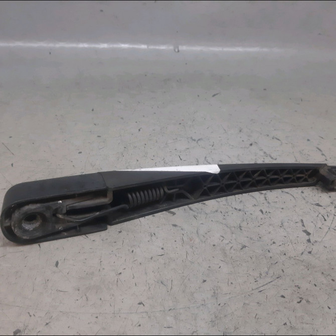 Bras essuie-glace arrière occasion  Kia CEE'D 3/5 portes (ED) 1.6 crdi 90 (2006-2012)   988111H000  2