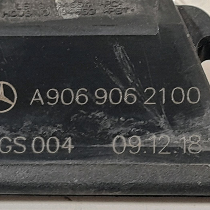 Eclaireur plaque de police d occasion  Mercedes-benz SPRINTER 3,5-t Camionnette (B907, B910) 316 cdi rwd (907.631, 907.633, 907.635, 907.637) (2018)   A9069062100  2