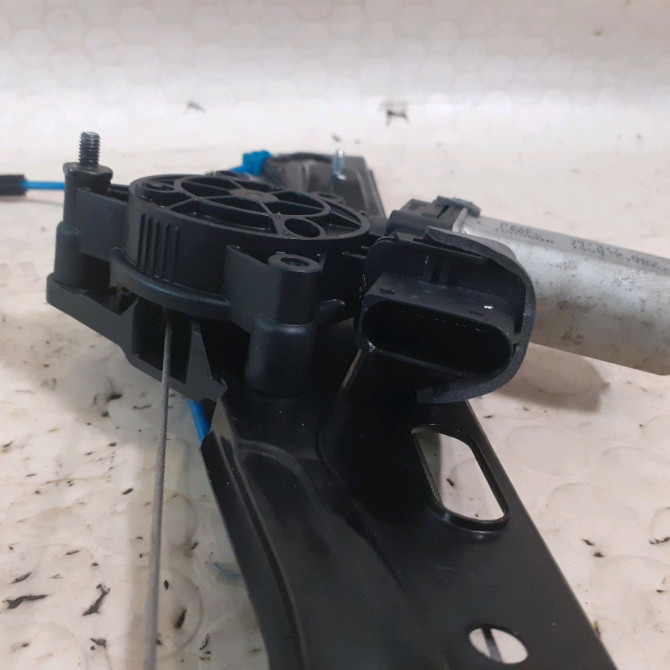 Mecanisme+moteur leve-glace avg occasion  Bmw 3 Touring (F31) 330 d (2012-2019)   51337281885  3