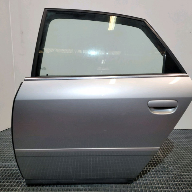 Porte arrière gauche occasion  Audi A6 C5 (4B2) 2.5 tdi quattro (1997-2005)   4B0833051  1