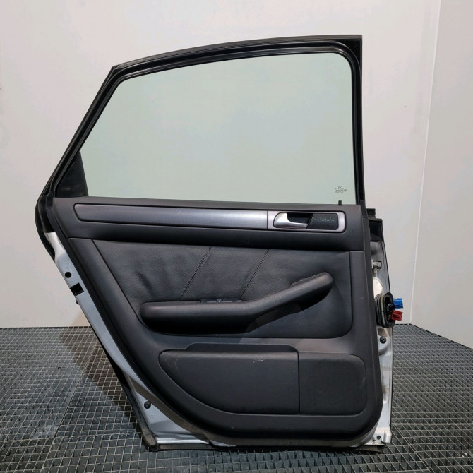 Porte arrière gauche occasion  Audi A6 C5 (4B2) 2.5 tdi quattro (1997-2005)   4B0833051  2
