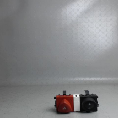 Bouton de warning occasion  RENAULT MEGANE II Phase 2 01-2006->06-2009 1.5 DCI 85ch   8200407415 