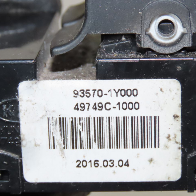 Commande lève-glace porte avant gauche occasion  Kia PICANTO II (TA) 1.0 (2011-2017)   935701Y000  3