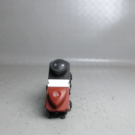 Bouton de warning occasion  RENAULT MEGANE II Phase 1 09-2003->12-2005   8200107808 