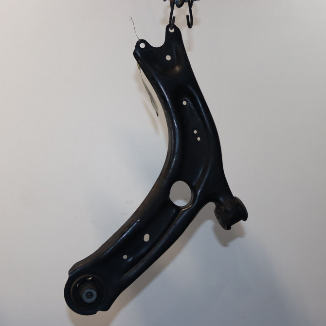 Triangle inf avg occasion  Seat ATECA (KH7, KHP) 1.6 tdi (2016)   3Q0407151P  1