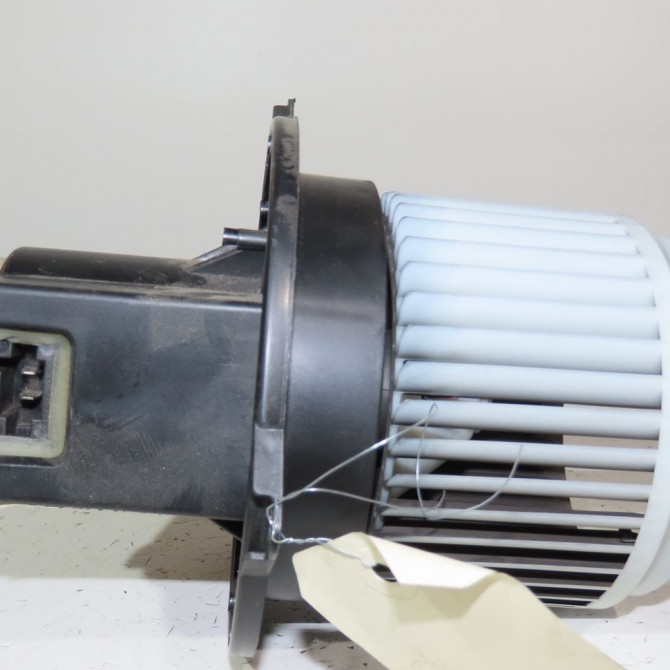 Moteur ventilateur chauffage occasion  Fiat 500 (312_) 1.2 (312axa1a) (2007) 3 portes   77367983  4