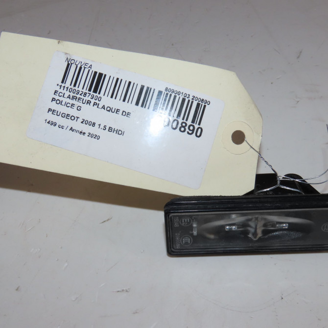 Eclaireur plaque de police g occasion  Peugeot 2008 II (UD_, US_, UY_, UK_) 1.5 bluehdi 130 (2019)   9815226680  1