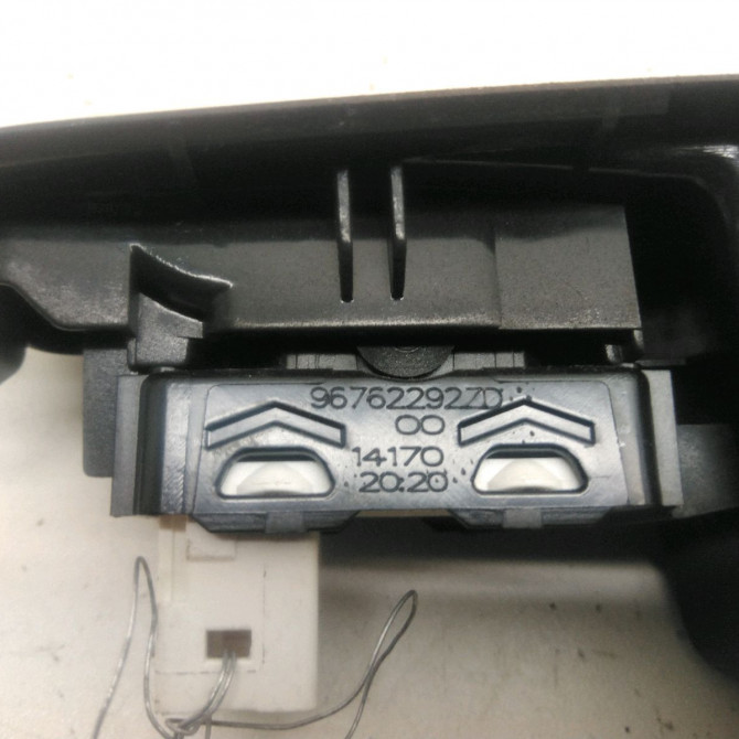 Commande leve-glace porte arrière gauche occasion  Peugeot 308 II (LB_, LP_, LW_, LH_, L3_) 1.6 bluehdi 120 (2013-2021)   96762292ZD  3