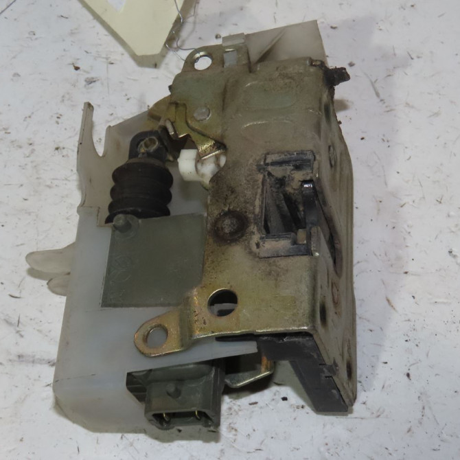 Serrure porte ard occasion  Renault CLIO II (BB_, CB_) 1.2 (bb0a, bb0f, bb10, bb1k, bb28, bb2d, bb2h, cb0a,... (1998-2010) 5 portes   7701469941  1