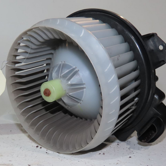 Moteur ventilateur chauffage occasion  Toyota YARIS (_P13_) 1.5 hybrid (nhp130_) (2012)   871030D220  3