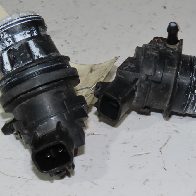 Pompe lave-glace avant occasion  Toyota PRIUS (_W3_) 1.8 plug-in hybrid (zvw30) (2009)   8533047010  1