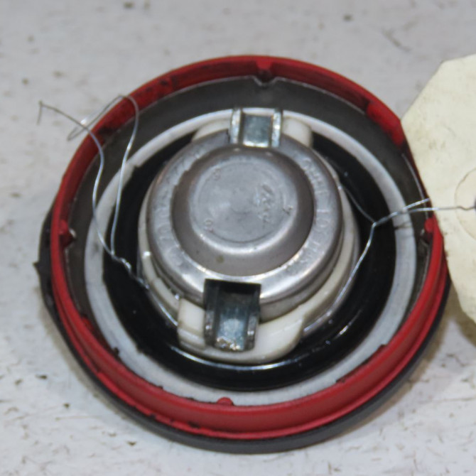 Bouchon reservoir a carburant occasion  Mercedes-benz CLASSE C (W204) C 200 cdi (204.007, 204.006) (2007-2009)   2214700705  2