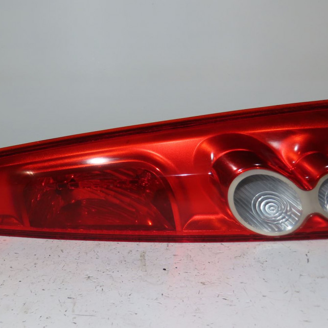 Feu arrière droit occasion  Ford FIESTA V (JH_, JD_) 1.4 tdci (2001-2008) 5 portes   1437625  1