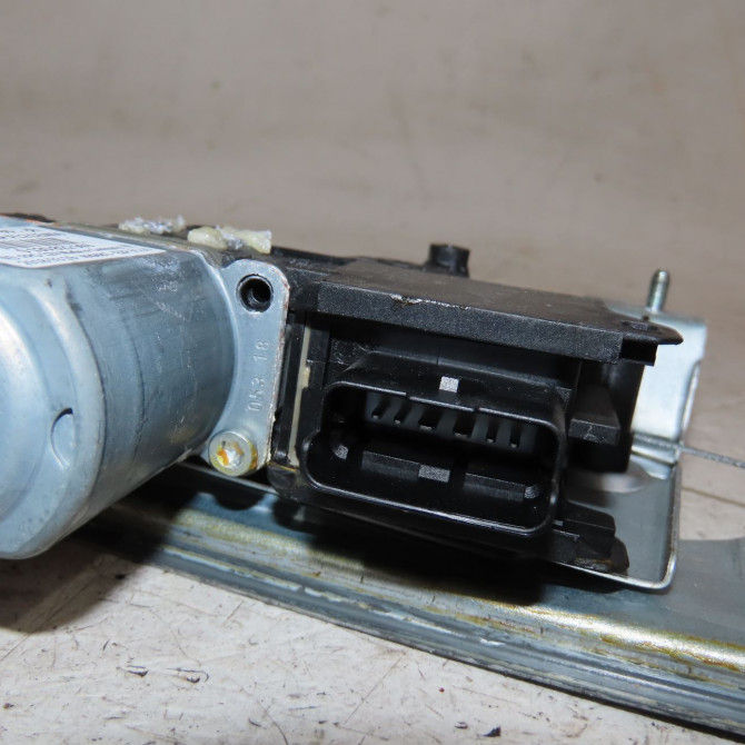 Mecanisme+moteur leve-glace avg occasion  Peugeot 208 I (CA_, CC_) 1.6 hdi / bluehdi 75 (2013) 5 portes   9816402180  3