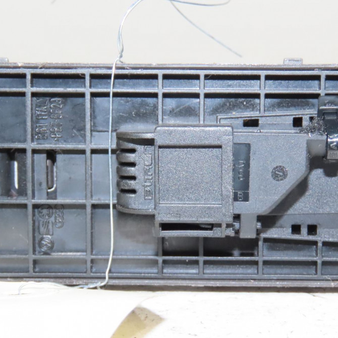 Commande lève-glace porte avant gauche occasion  Audi A3 Sportback (8PA) 1.9 tdi (2004-2010)   4F0959851C  3