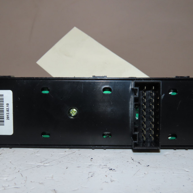 Commande lève-glace porte avant gauche occasion  Kia PICANTO II (TA) 1.2 (2011-2017)   935701Y500  2