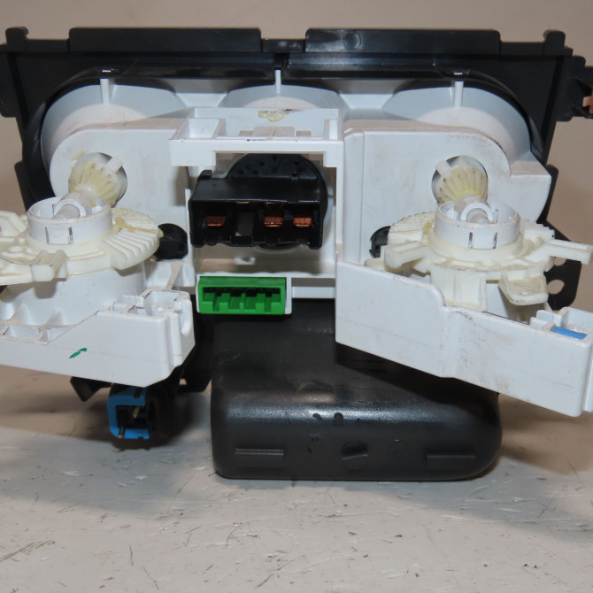 Commande de chauffage occasion  Opel AGILA (B) (H08) 1.0 (f68) (2008-2011)   93194677  2