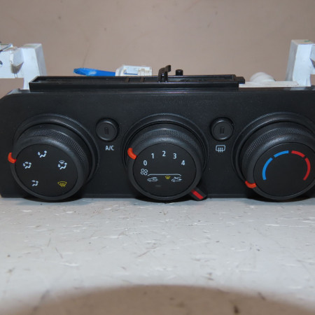 Commande de chauffage occasion  Dacia SANDERO III 1.0 tce 100 eco-g (2021)   275003079R 