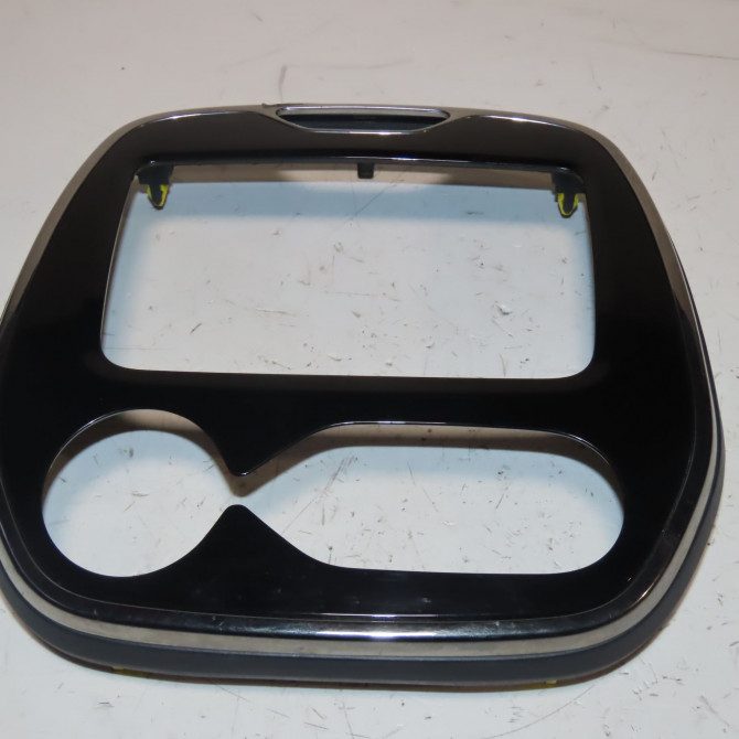 Console occasion  Renault CAPTUR I (J5_, H5_) 0.9 tce 90 (2013) 5 portes   682605493R  1