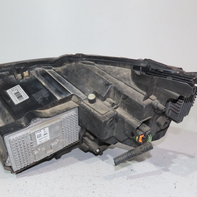 Phare droit occasion  Peugeot 3008 SUV (MC_, MR_, MJ_, M4_) 1.2 thp/ puretech 130 (mrhnsm, mrhnsu, mrhnsj, mrhnyw,... (2016)   9826572680  3