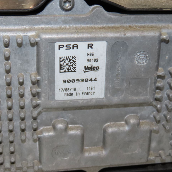 Phare droit occasion  Peugeot 3008 SUV (MC_, MR_, MJ_, M4_) 1.2 thp/ puretech 130 (mrhnsm, mrhnsu, mrhnsj, mrhnyw,... (2016)   9826572680  4