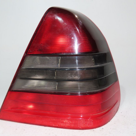 Feu arrière droit occasion  Mercedes-benz CLASSE C (W202) C 220 cdi (202.133) (1997-2000) 4 portes   2028205266 