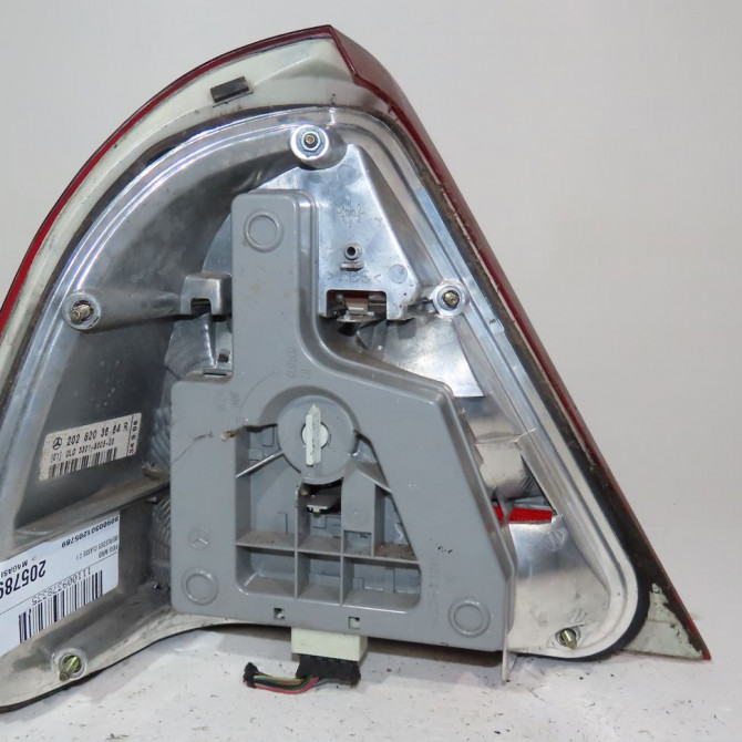 Feu arrière droit occasion  Mercedes-benz CLASSE C (W202) C 220 cdi (202.133) (1997-2000) 4 portes   2028205266  3