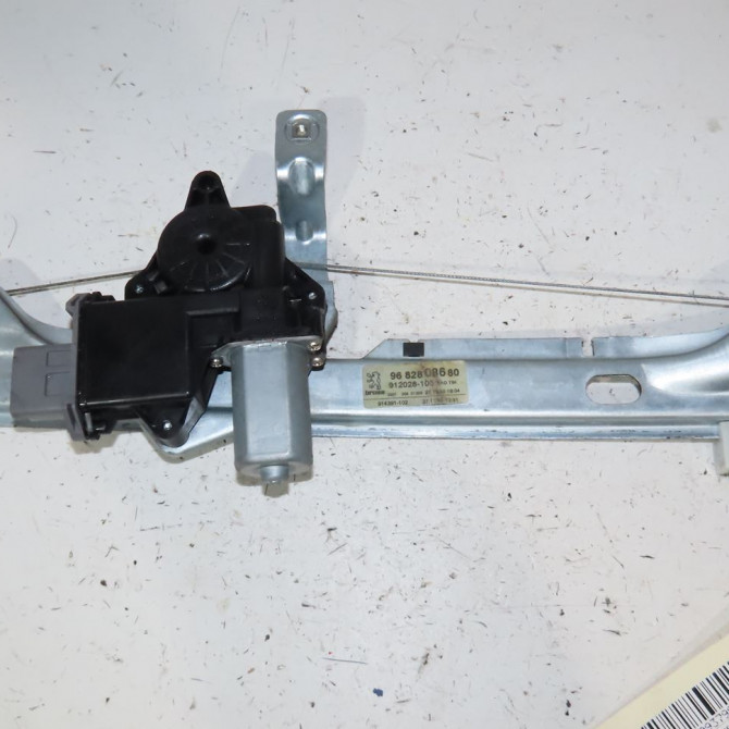 Mecanisme+moteur leve-glace ard occasion  Peugeot 3008 Monospace (0U_) 1.6 hdi (2009-2016) 5 portes   1607674980  3