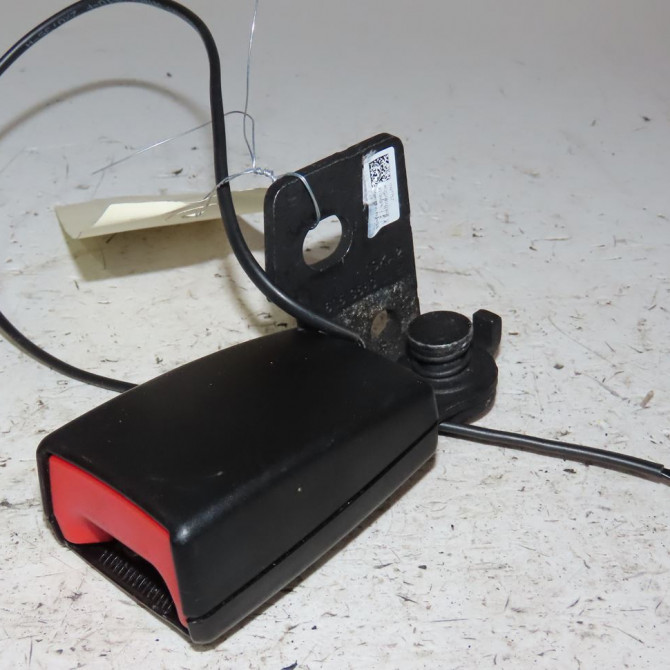 Ancrage ceinture arrière gauche occasion  Opel CORSA E (X15) 1.4 (08, 68) (2014)   13427757  1