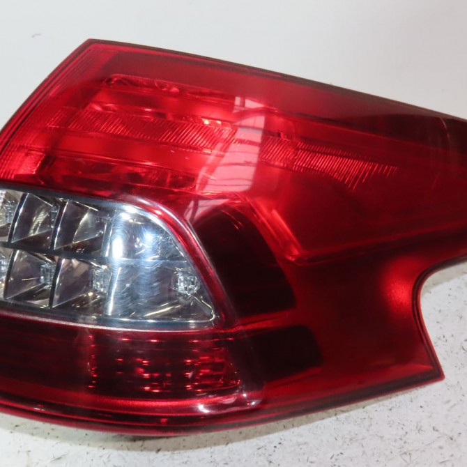Feu arrière droit occasion  Citroën C5 III Break (RW_) 1.6 hdi 110 (2008)   6351LV  1
