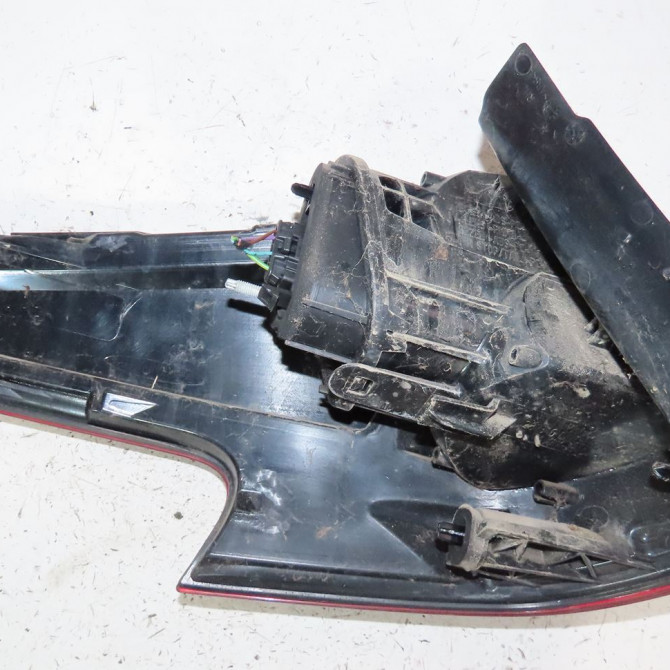 Feu arrière droit occasion  Citroën C5 III Break (RW_) 1.6 hdi 110 (2008)   6351LV  2