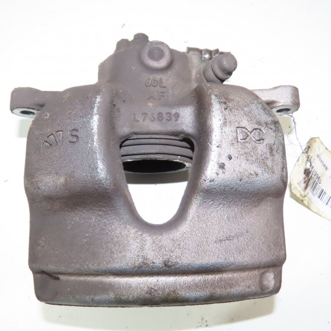 Etrier de frein avant droit occasion  Mercedes-benz CLASSE A (W177) A 200 d (177.012) (2018) 5 portes   2474214000  1