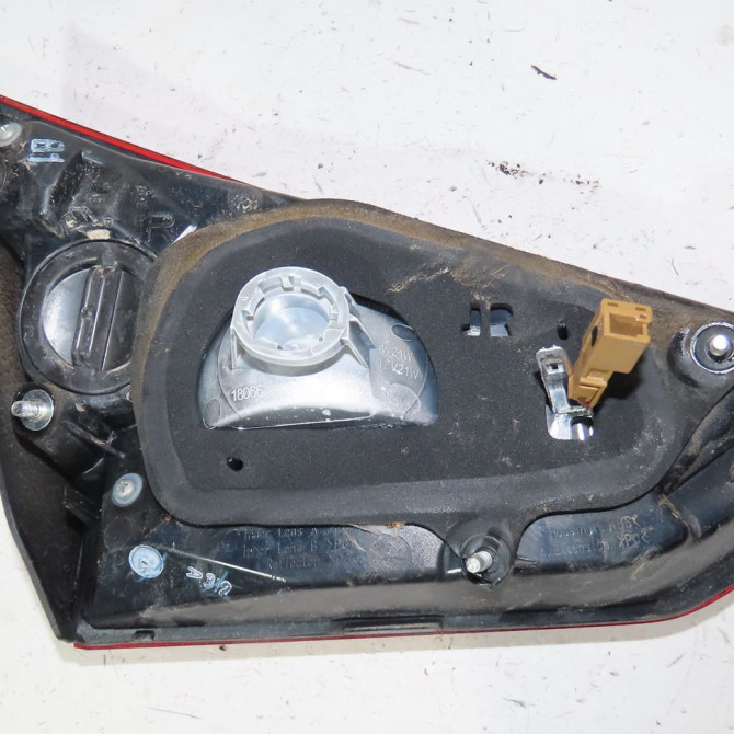 Feu arrière intérieur droit occasion  Nissan PULSAR 3/5 portes (C13) 1.2 dig-t (2014)   265503ZL5B  2