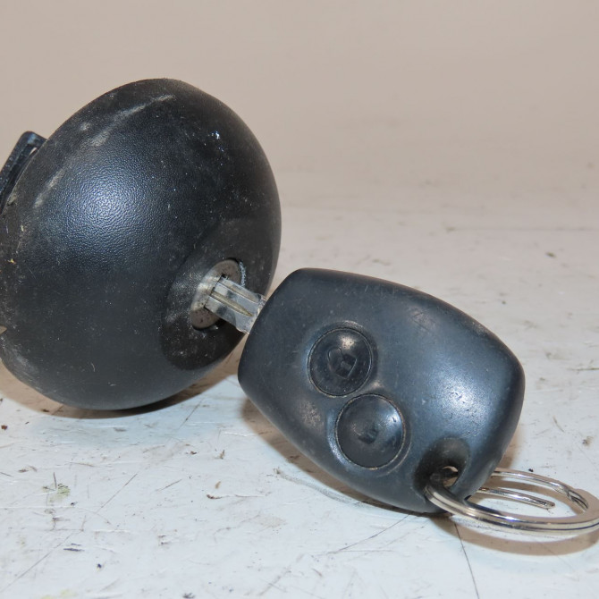 Bouchon reservoir a carburant occasion  Dacia SANDERO II Tce 90 (b8m1, b8ma) (2012) 5 portes   7700811624  1