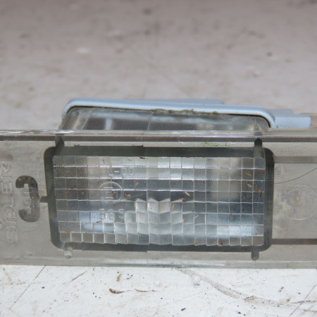 Eclaireur plaque de police d occasion  Renault LAGUNA II (BG0/1_) 1.8 16v (bg04, bg0b, bg0c, bg0v) (2001-2005)   7701036245 