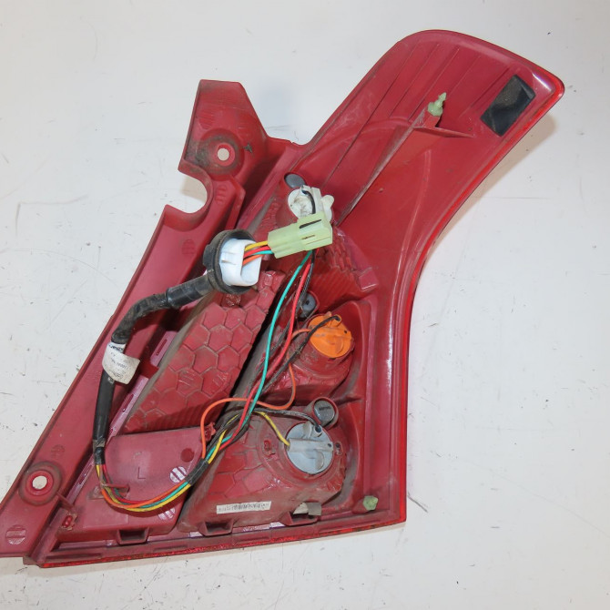 Feu arrière gauche occasion  Suzuki SWIFT III (MZ, EZ) 1.3 (rs 413) (2005)   3567063J00  2
