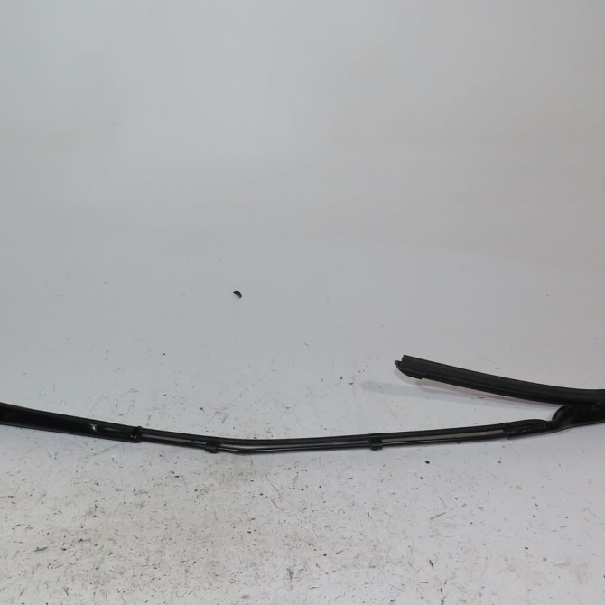 Bras essuie-glace avant droit occasion  Peugeot 3008 SUV (MC_, MR_, MJ_, M4_) 1.2 thp/ puretech 130 (mrhnsm, mrhnsu, mrhnsj, mrhnyw,... (2016)   9810664980  1