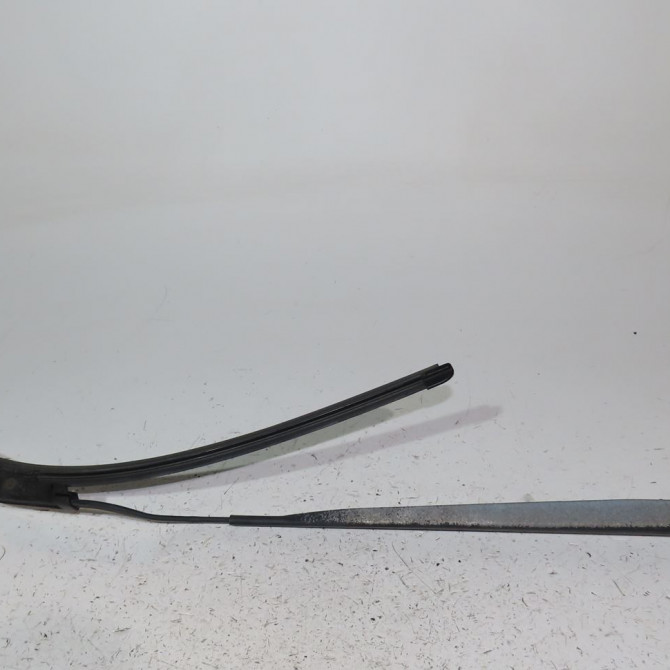 Bras essuie-glace avant gauche occasion  Renault SCÉNIC II (JM0/1_) 1.5 dci (jm1f) (2005-2008)   7701062073  1